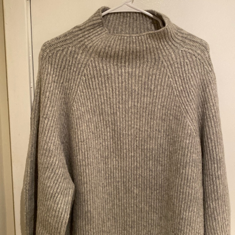 Large female H&M turtle neck sweater